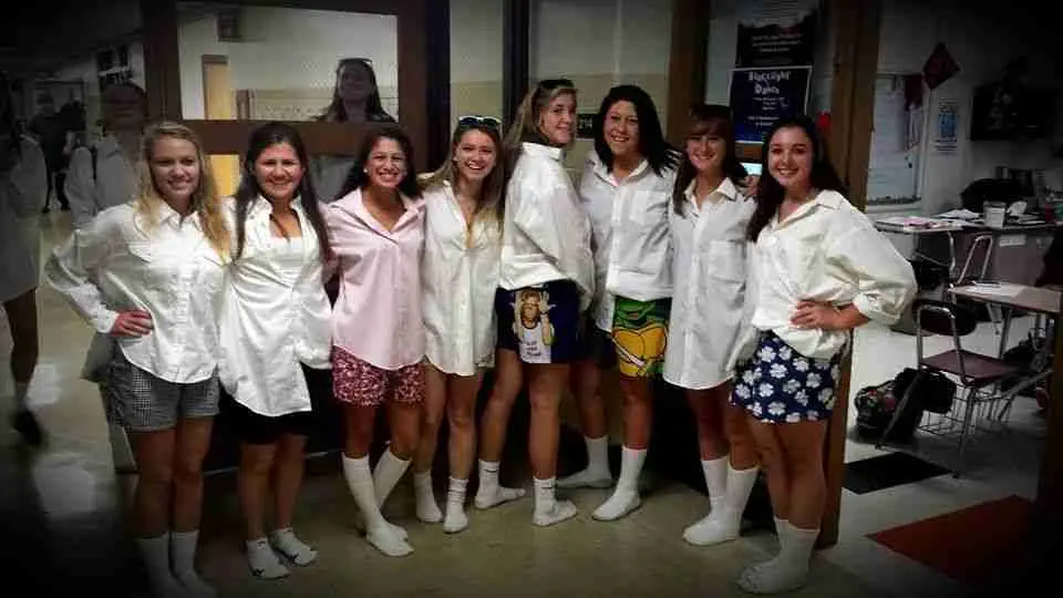 Stylish and Confident DIY Risky Business Costume